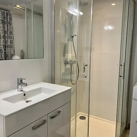 Appartement Centre Ville Avec Piscine Et Vue Mer