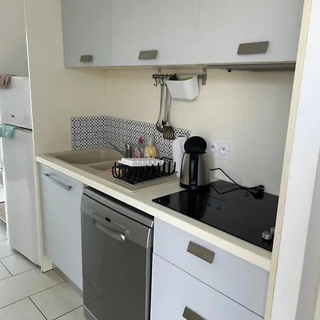 아파트 Appartement Centre Ville Avec Piscine Et Vue Mer *