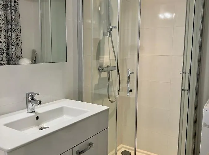 Centre Avec Piscine Et Vue